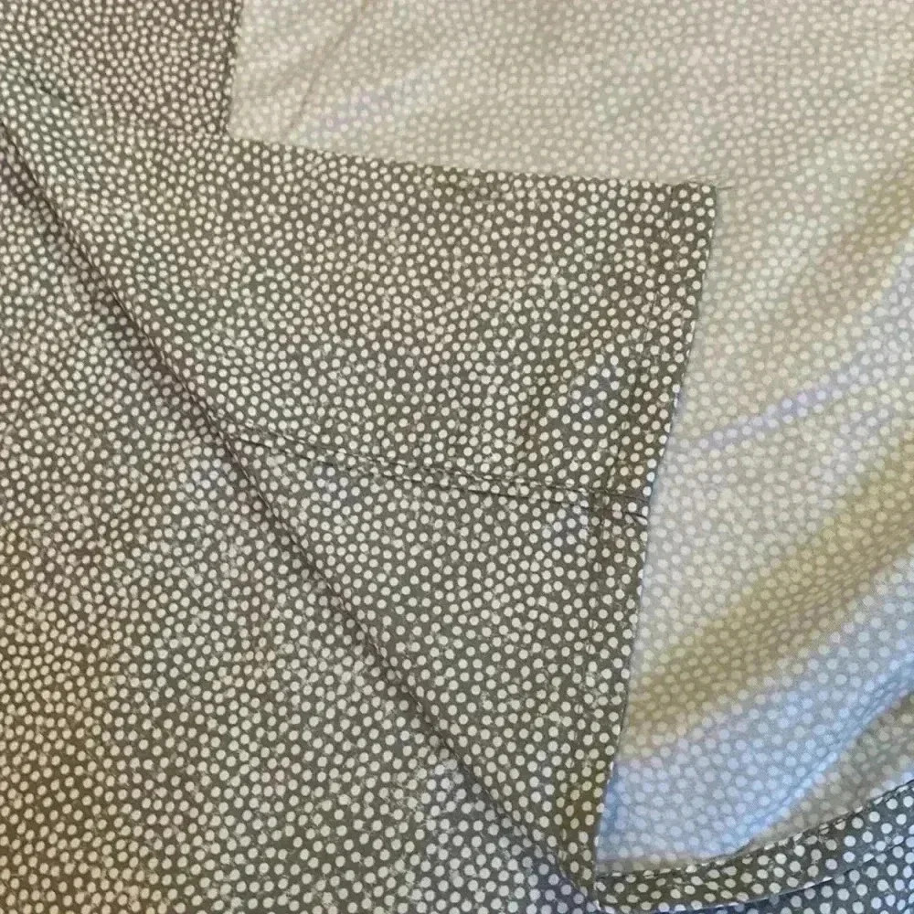 Jennifer Adams 100%  polyester queen, flat sheet. Soft and wrinkle free.